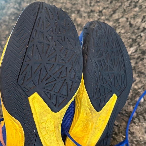 Under Armour boys Blue and Yellow Sneakers EUC 6Y - Picture 13 of 15